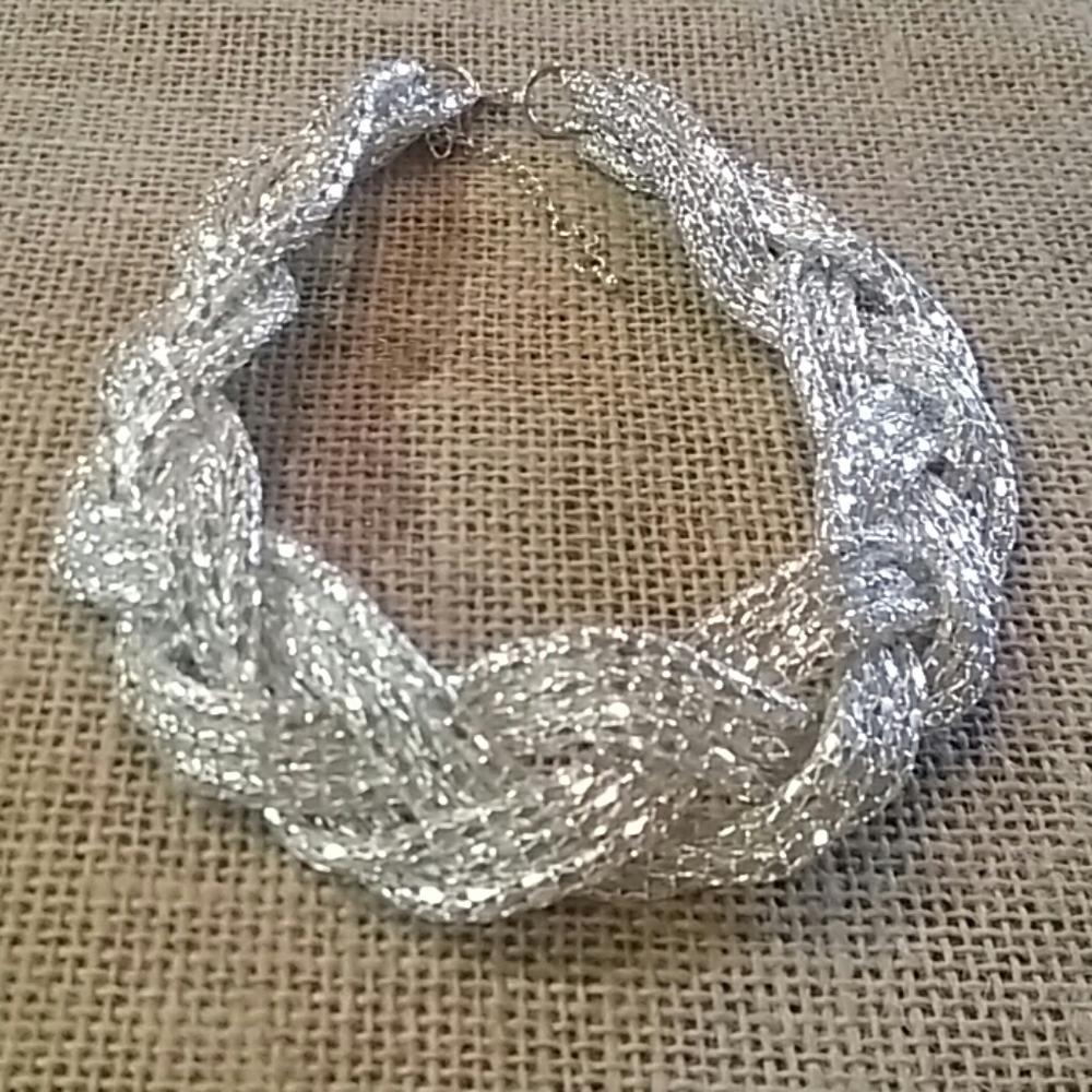 Beautiful choker... special occasions!! Silver